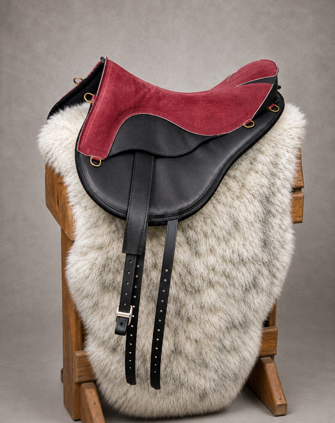 Trailmaster Ranger Soft Saddle in black leather with maroon suede seat