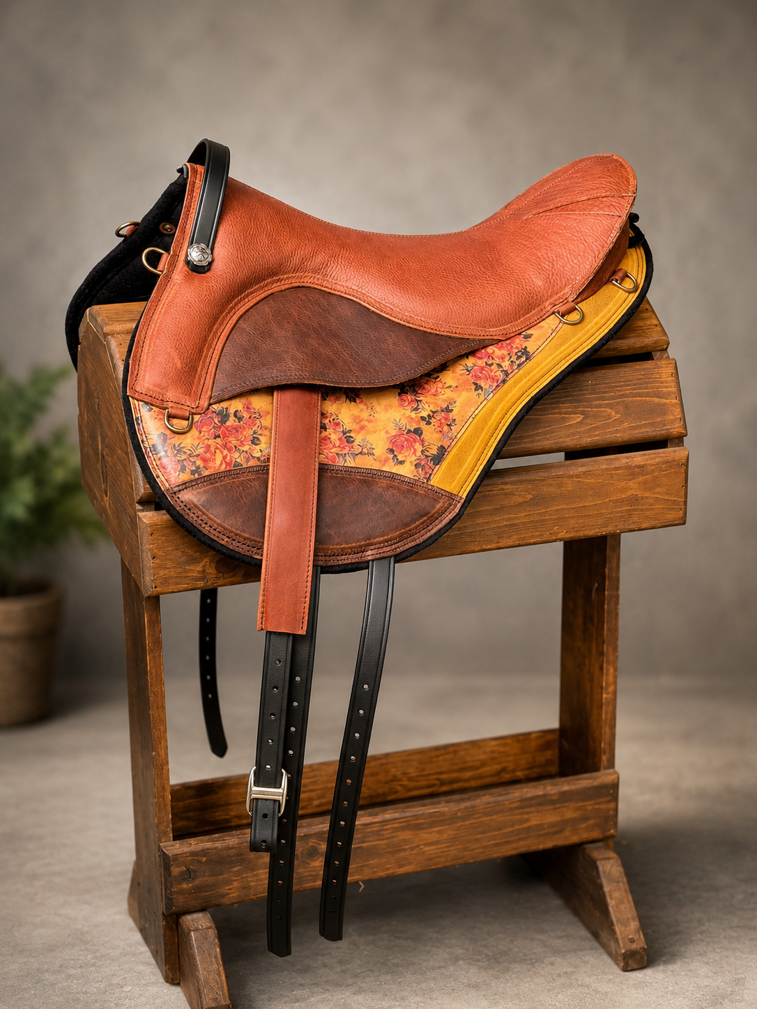 Trailmaster Ranger Soft Saddle in brown and dark brown leather with floral panel