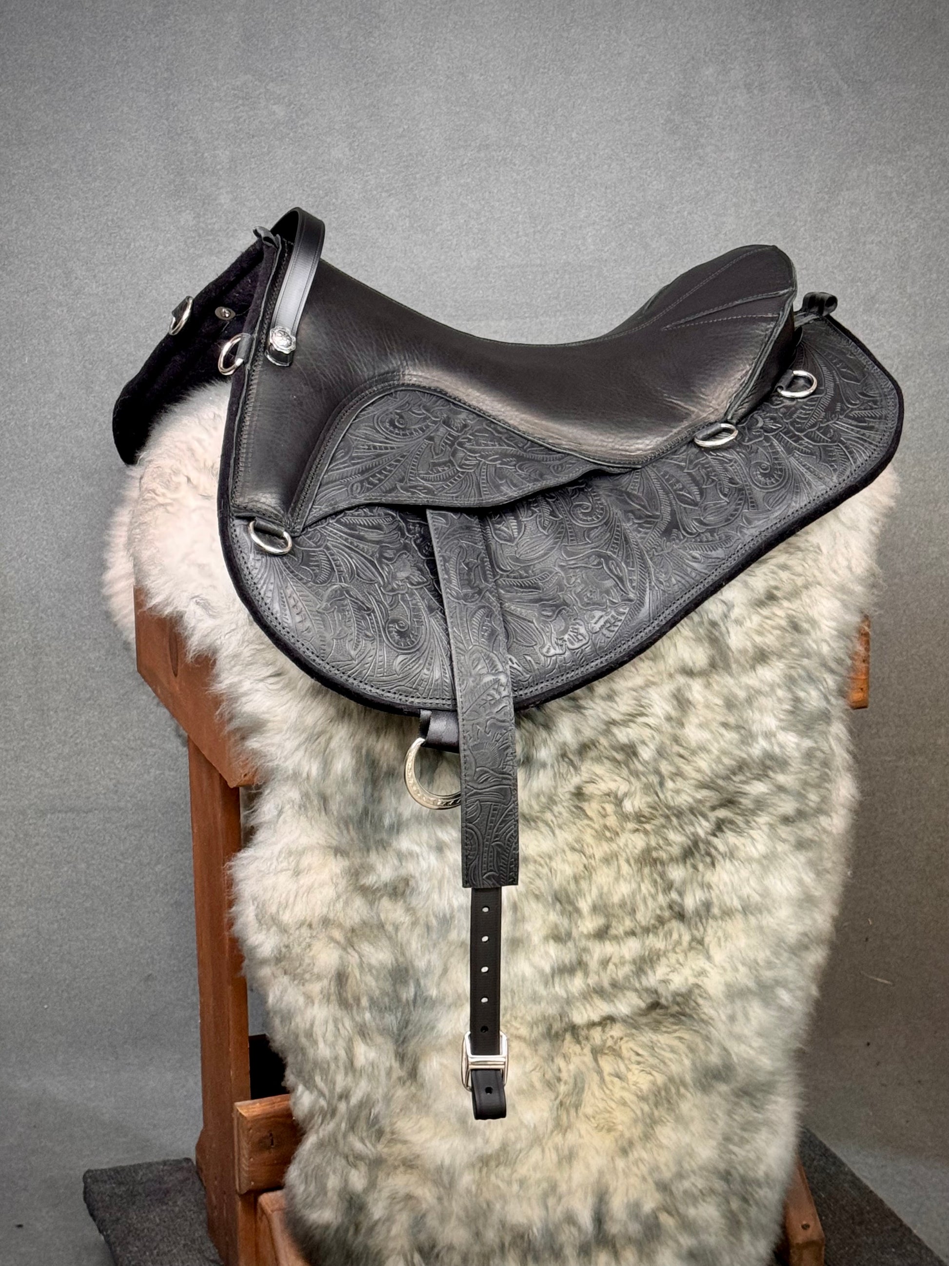 Trailmaster Westy Bareback Pad in black leather with embossed floral leather panels